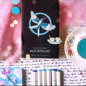 Hunger Games Mockingjay book- Suzanne Collins