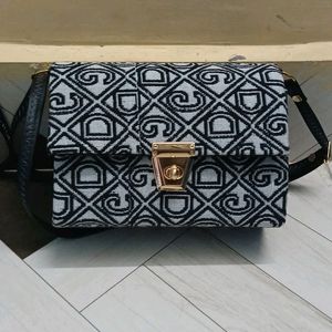 Crossbody Stylish Versatile Slingbag