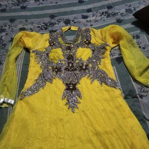 Haldi Ke Liye Bhut Accha Gown H