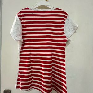 Beautiful Tshirt In Red N White Size 32