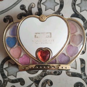 beautiful eyeshadow plate