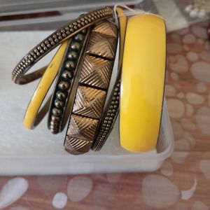 Hand made 4 Pc Bangles