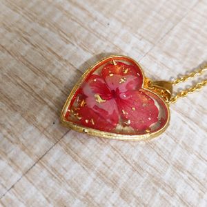 Resin Heart Chain With Petals