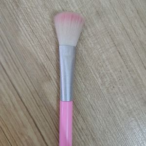 Set Of 3 Makeup Brushes