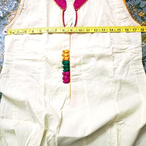 ALine Off White Cotton Kurta With Attached Sleeves