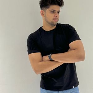 Brand New Regular Fit Black Solid Cotton Tshirt