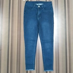 Q-90 Size 28 Slim Fit Women Denim Jeans