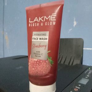 Lakme blush &glow hydrating face wash strawberry w