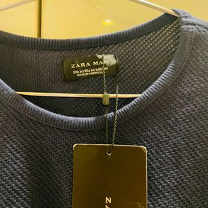 ZARA SWEARSHIRT WITH TAGS IN M