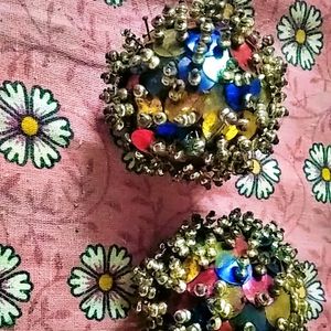 2 Colorful Shiny Pretty Boll Showpiece