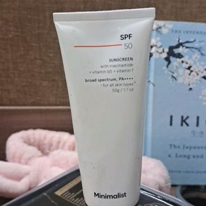 Minimalist Sunscreen With Spf 50