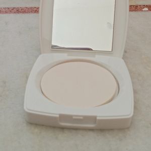 Lakme White Pressed Powder Shine Control