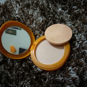 Lakme Sun protection Compact With SPF 40u