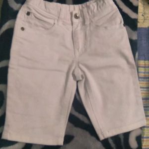 SMART WHITE SHORTS FOR THE AGE OF 5-6 YEARS...