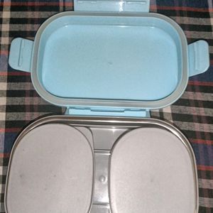 I am selling a Tiffin Box