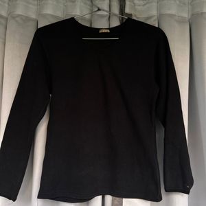 Black Sweatshirt Type Top