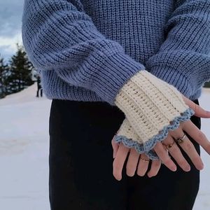 crocheted fingerless hand warmers