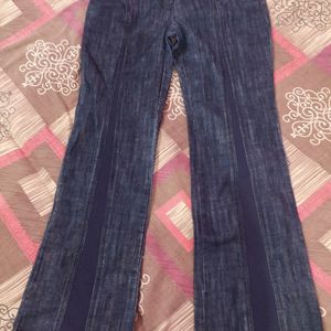 A curv Desighn Jeans