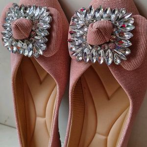 Ballerina Shoe With White Stones.