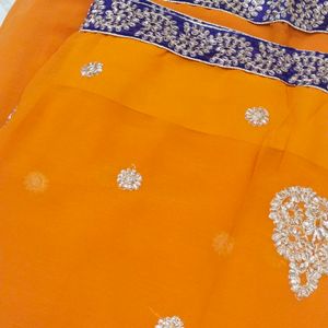 Beautiful saree..small border.1 time used..30min