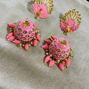 Jhumkas - This Beautiful Jhumkas are all new. But the connector for them is missing while shifting. If someone can fix and use then they are very pretty.