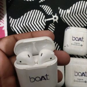 Boat Blue Tooth Ear Buds Set Of 4