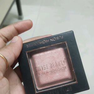 Branded New Swizz Beauty Highlighter