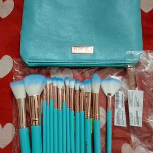 15 Piece Makeup Brushes Set With Pouch