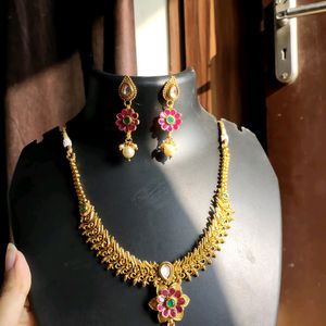 Gold Toned Elegant Necklace With Earring