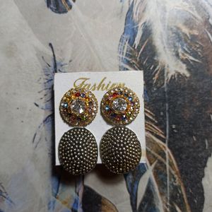 2 Pairs Of Stud Earrings