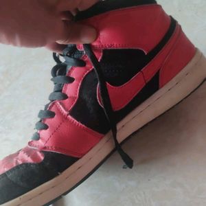 NIKE AIR JORDAN  1 MID BRED