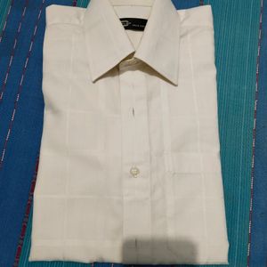 A Beautiful Off White Half Sleeves Cotton Shirt
