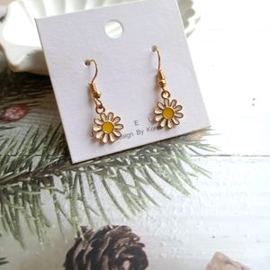 White Daisy Earrings