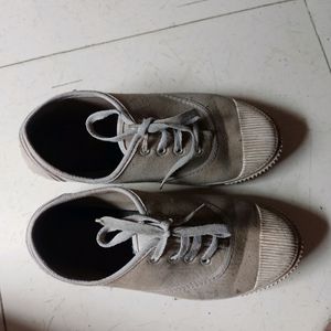 School sport shoes Size 5 No