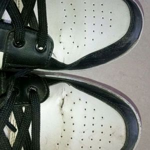 Black Jordan Shoes (Unisex)