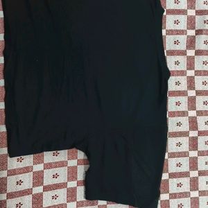 Black Strechable Crop Top Is Like New Condition