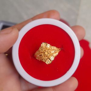 Beautiful New 22crt Gold Ladies Ring