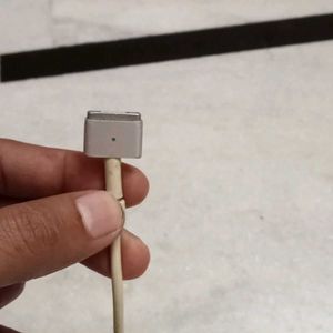 APPLE NEW AND ORIGINAL LAPTOP CHARGER