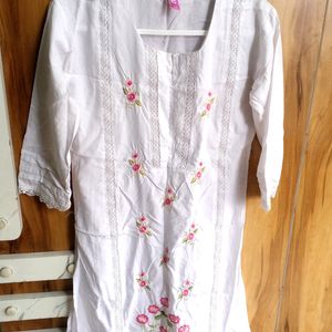 🤍💗A Pretty White Kurta With Pant Set