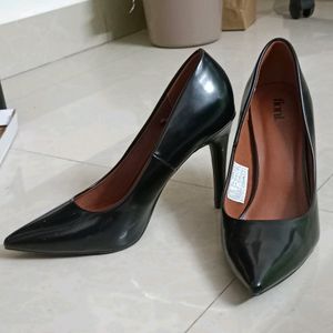 PRICE DROP Black Classic Shoes Heels