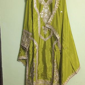 New/Unused Embroidery Kurta Full Set