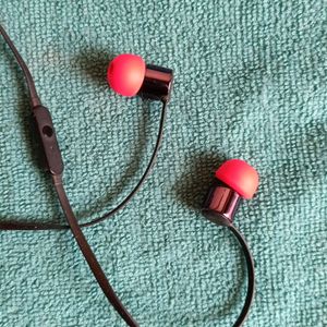 JBL Tune 110 Wired Earphones With Mic