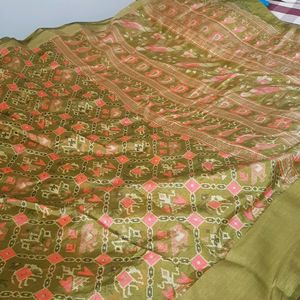 Beautiful Saree With Unstitched Blouse Piece