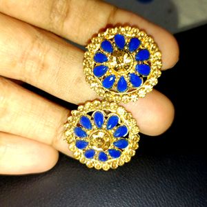 BEAUTIFUL BLUE EAR STUDS