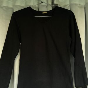 Black Sweatshirt Type Top