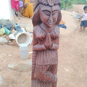 Wooden Work Welcome PoseStatue