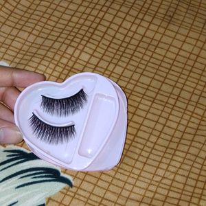 Two Set Of Eye Lashes 😍,Grab It Fast..