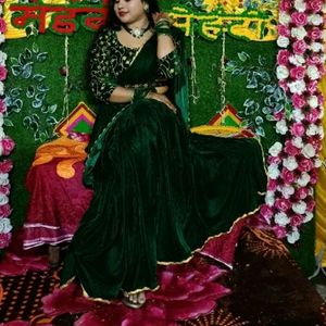 Designer Velvet Saree With Blouse Piece