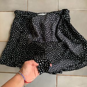 Skort (short And Skirt)