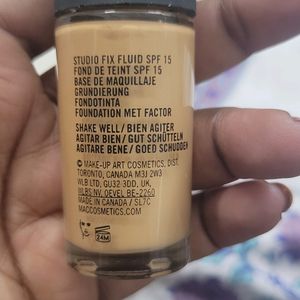 MAC Nc40 Shade Foundation Studio Fix